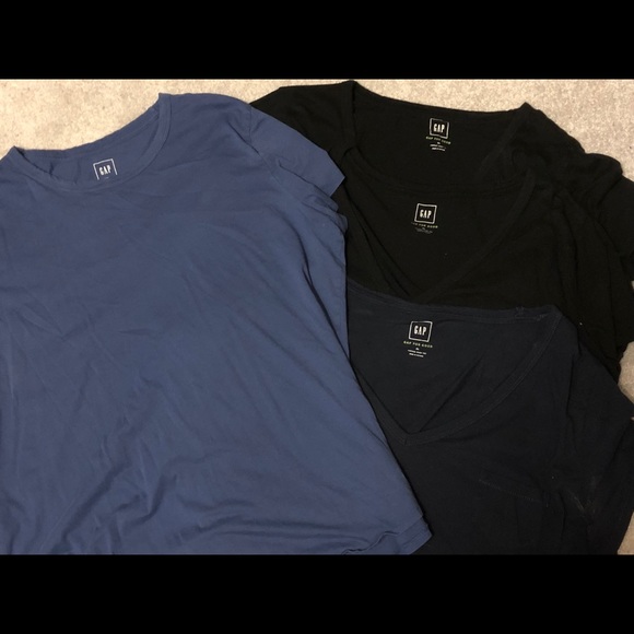 Bundle of Gap Basic T’s - Picture 1 of 1